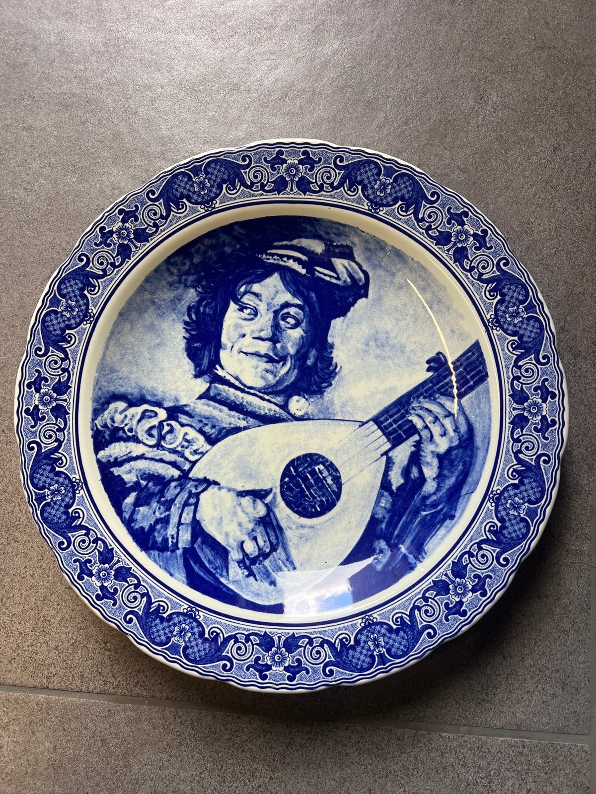Boch Delfts Blauw Wandbord met Luitspeler, Antiek en Kunst, Ophalen
