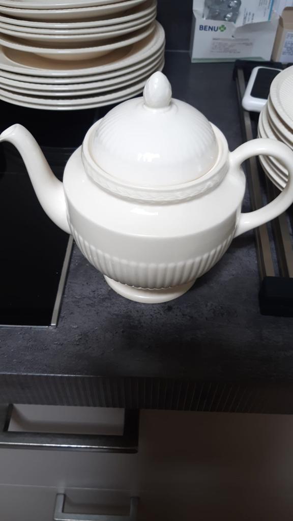 Wedgwood Edme theepot - Klassiek en elegant, Huis en Inrichting, Theepot/fluitketel, Gebruikt, Ophalen of Verzenden, Steen/keramiek