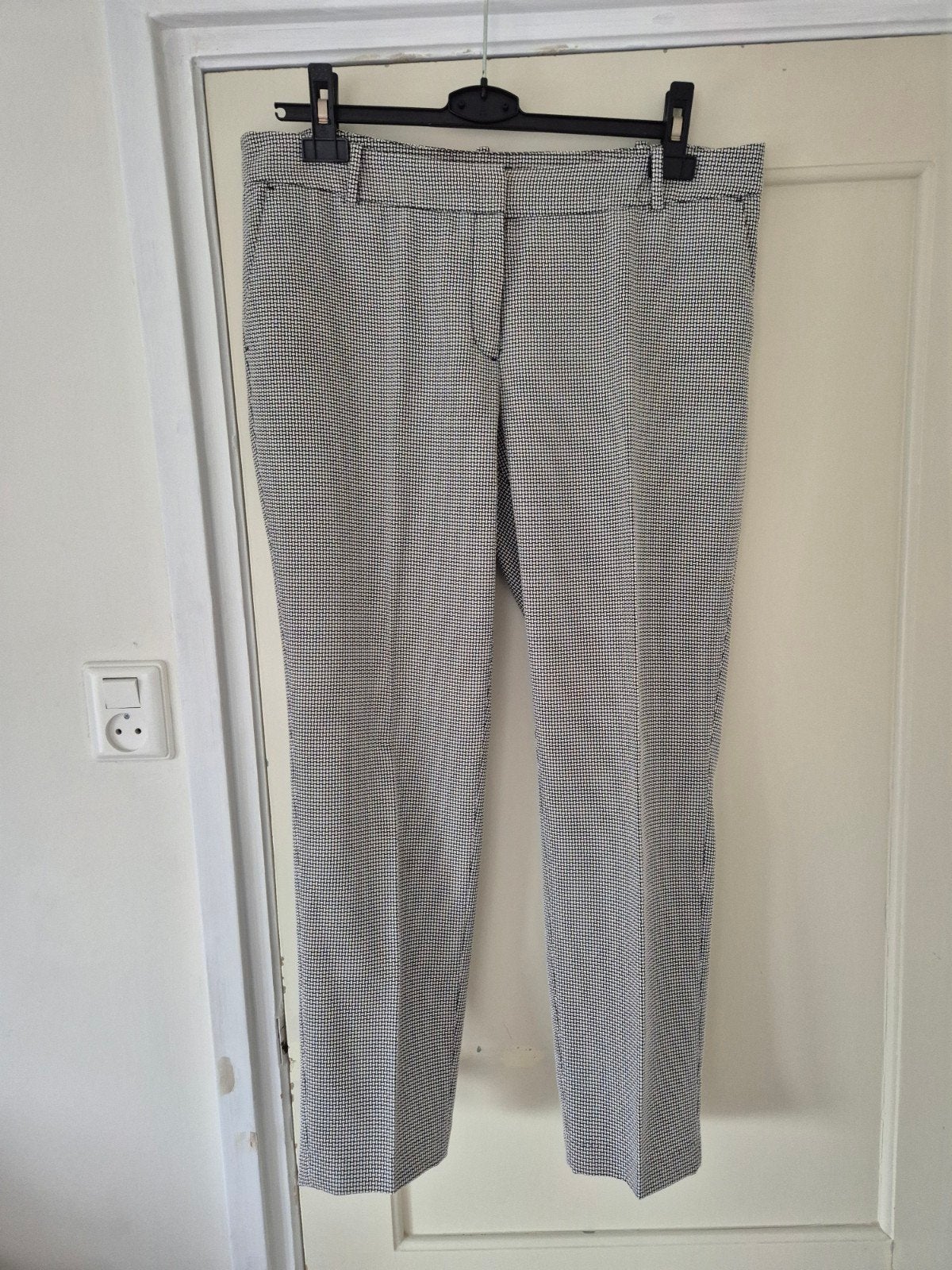 Zwart met off white Pantalon van Esprit maat 40. Heeft een s, Maat 38/40 (M), Zwart, Ophalen of Verzenden, Zo goed als nieuw