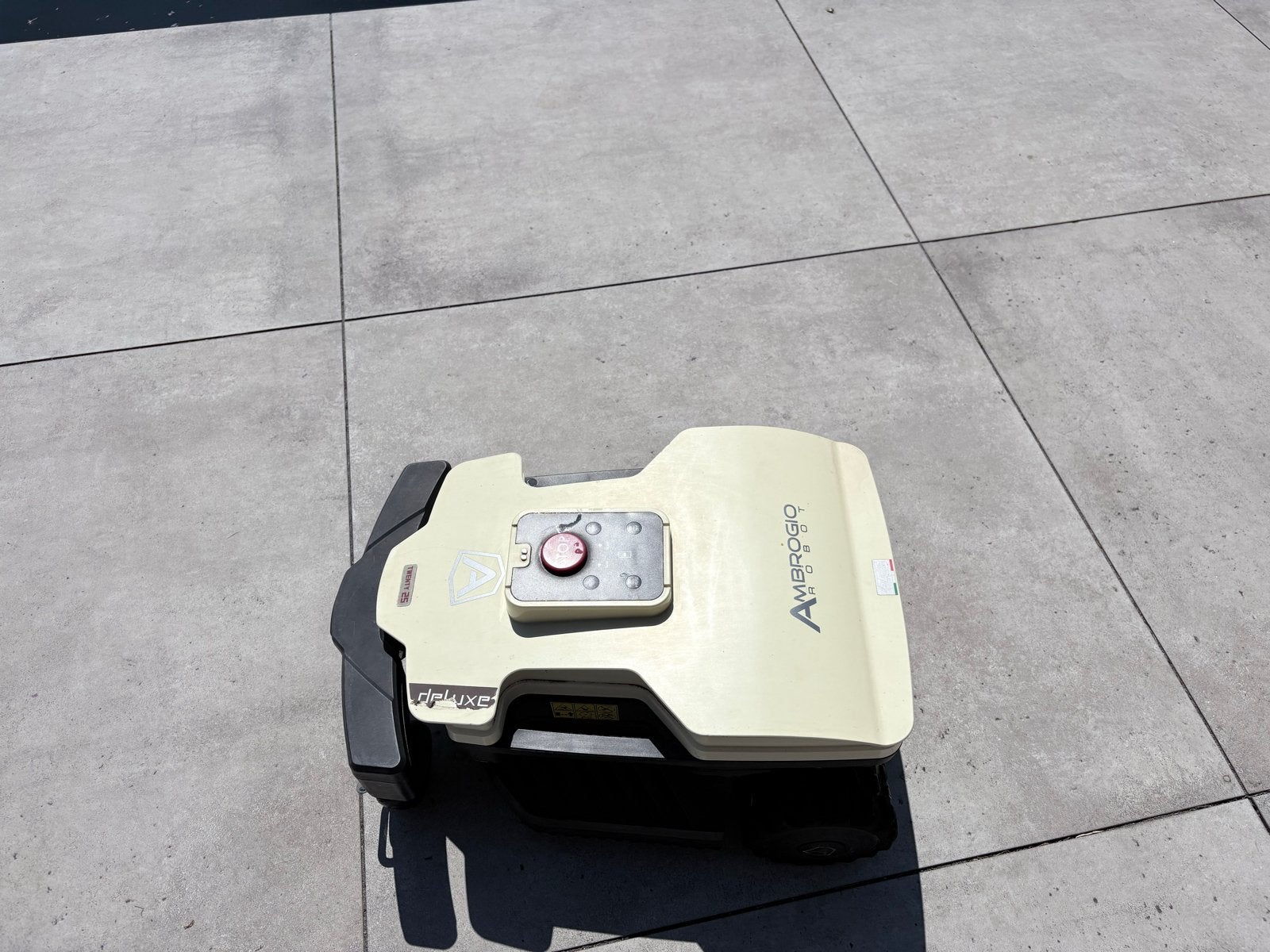Ambrogio Deluxe 25 Robotmaaier - Twee Seizoenen Gebruikt, Tuin en Terras, Robotmaaiers, Ophalen, Zo goed als nieuw, Meer dan 25 cm