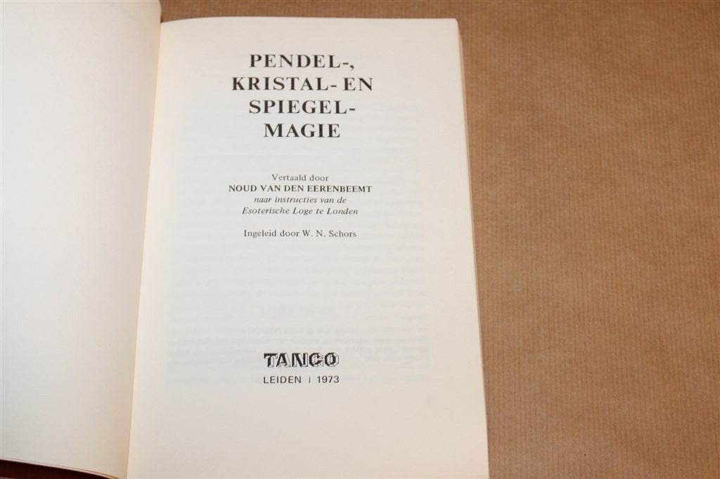 Pendel- Kristal- en Spiegelmagie — Esoterie 1973, Boeken, Ophalen of Verzenden, Gelezen, Overige onderwerpen, Achtergrond en Informatie