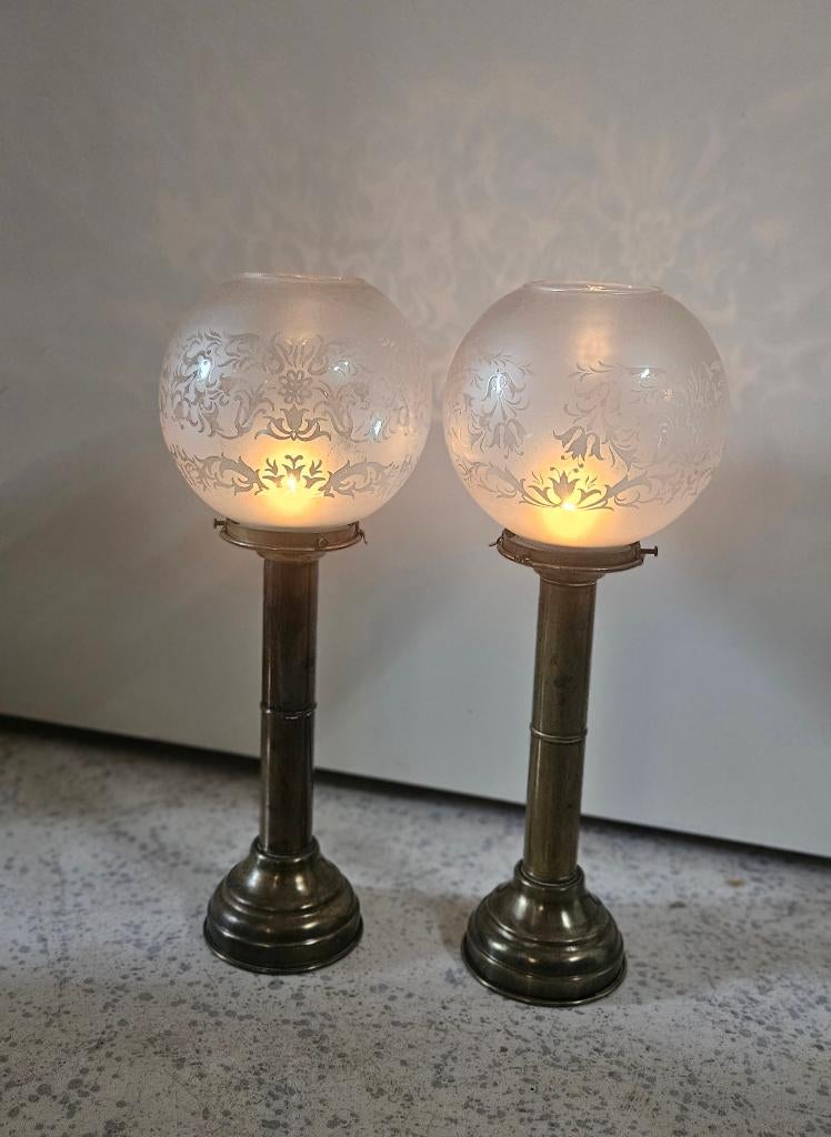 2 antieken kaars - dinerlampen met glazen bol   vintage, Gebruikt, Overige kleuren, Ophalen of Verzenden, 25 tot 50 cm
