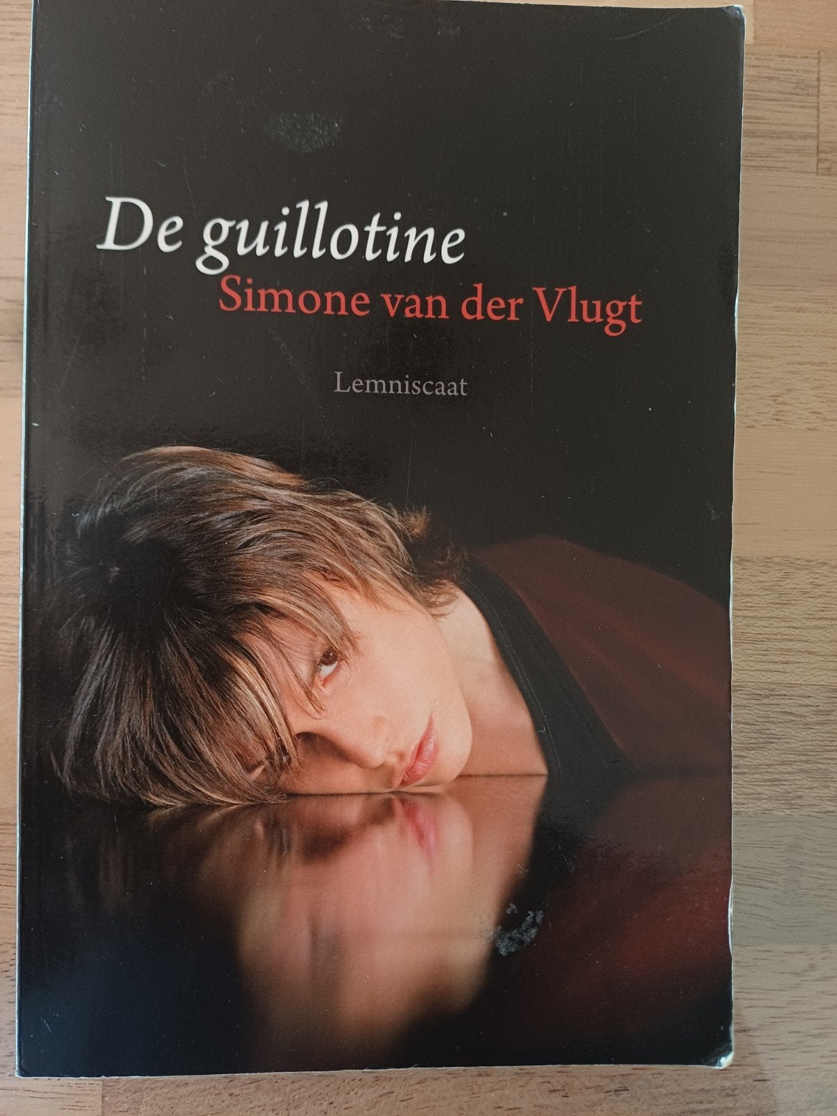Simone van der Vlugt - De guillotine, Ophalen of Verzenden, Zo goed als nieuw, Simone van der Vlugt