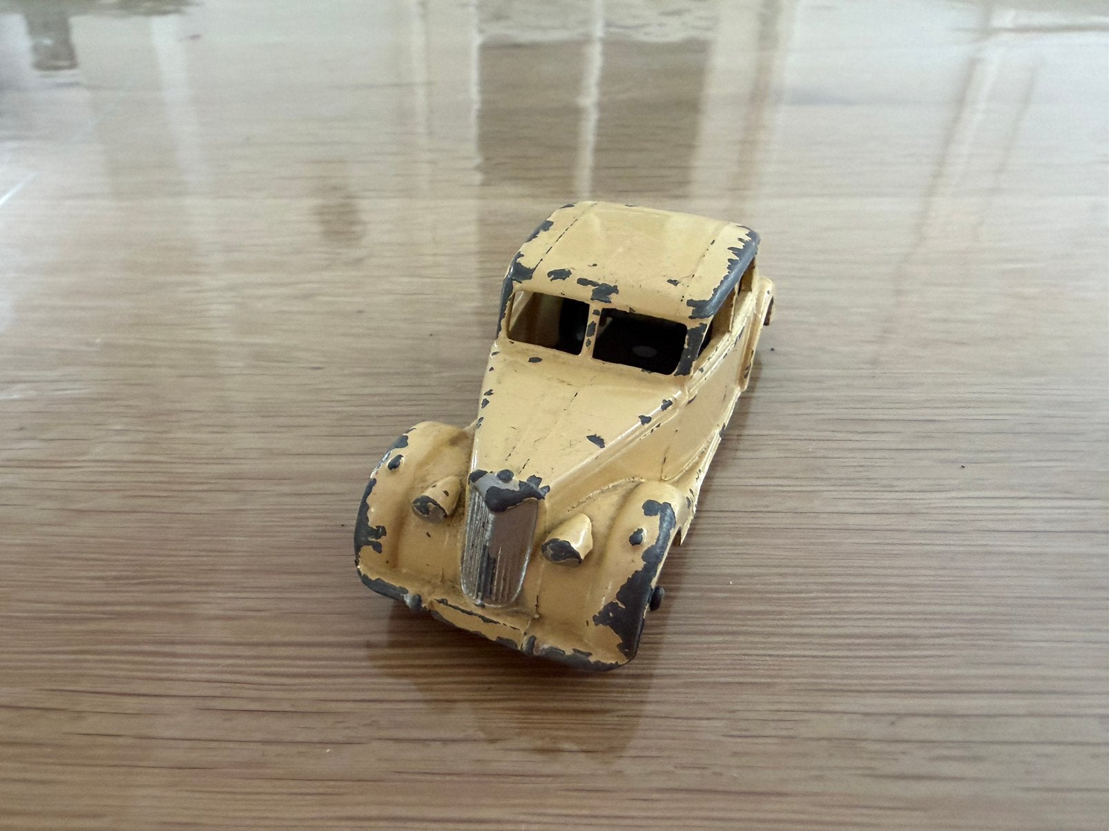 Dinky Toys Riley 40A, Hobby en Vrije tijd, Modelauto's | 1:43, Ophalen of Verzenden, Gebruikt, Auto, Dinky Toys
