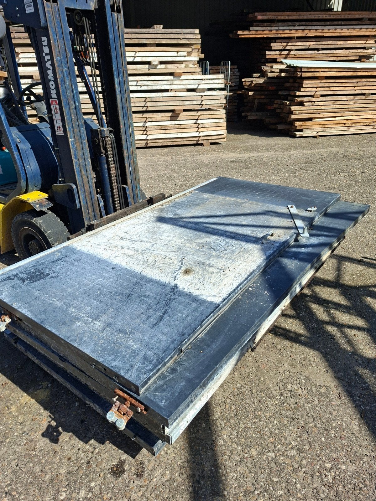 Deur Kunstof, holle raster plaat, Schuifdeur., Kunststof, Gebruikt, 215 cm of meer, Garagedeur