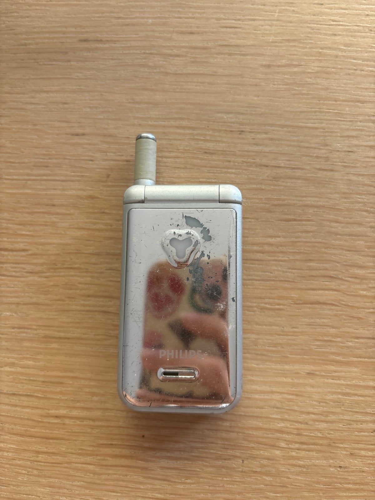 Philips 330 Klaptelefoon - Ongetest, Geen camera, Inklapmodel, Ophalen of Verzenden, Zonder simlock