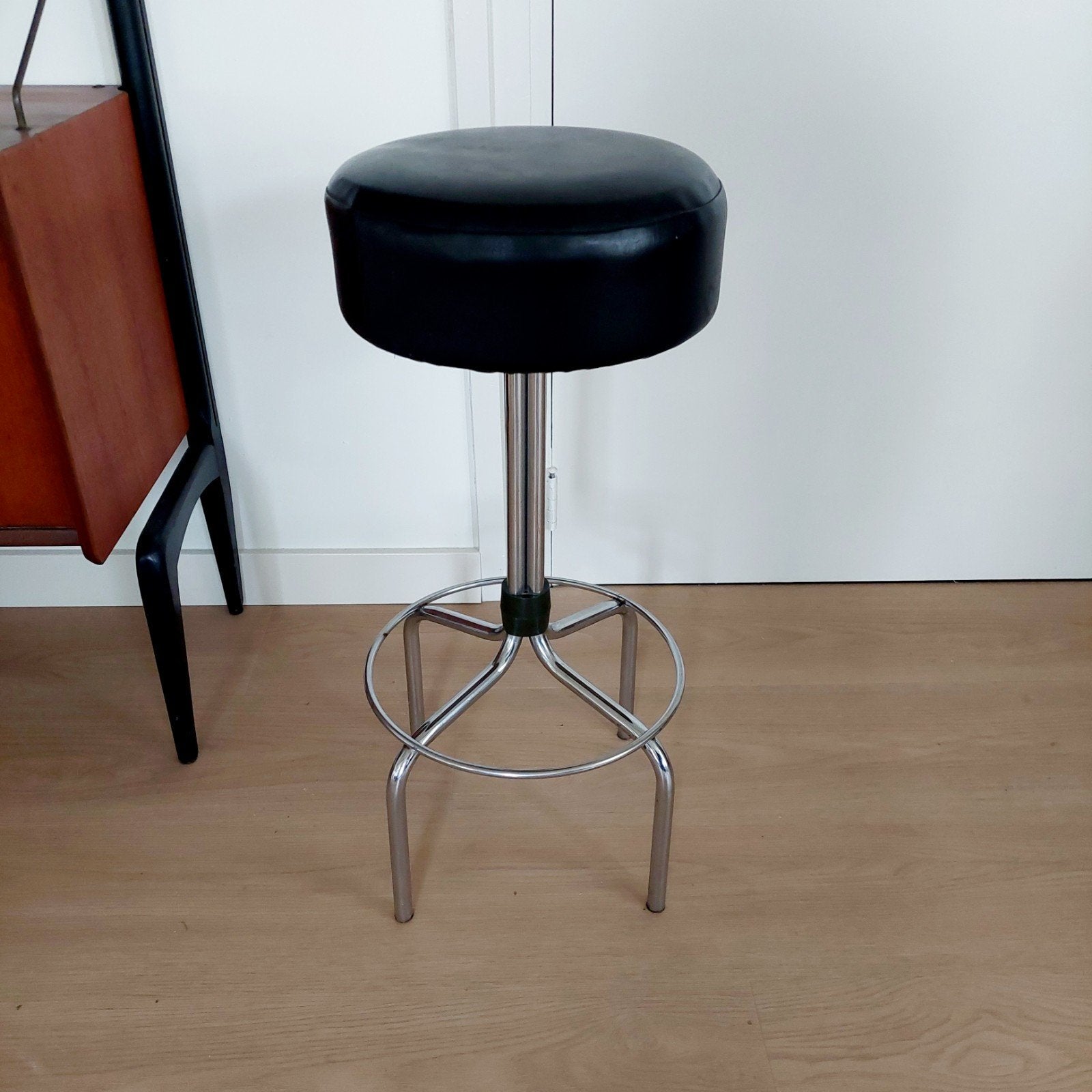 Vintage Barkruk, hoge kruk, skai en chroom., 1 kruk, Ophalen, 60 tot 90 cm