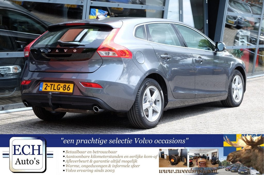 Volvo V40 T2 120 pk Momentum Dealer onderhouden, Trekhaak, Voorwielaandrijving, Gebruikt, 4 cilinders, Met garantie (alle)