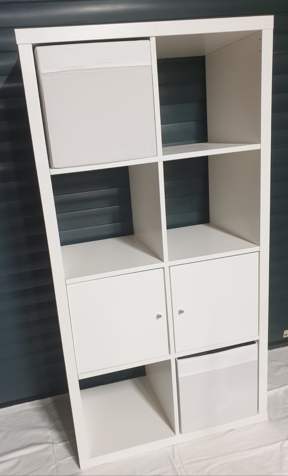 ZGAN, Ikea Kallax kast, witte kast 2 deurtjes, roomdevider, Ophalen, Zo goed als nieuw