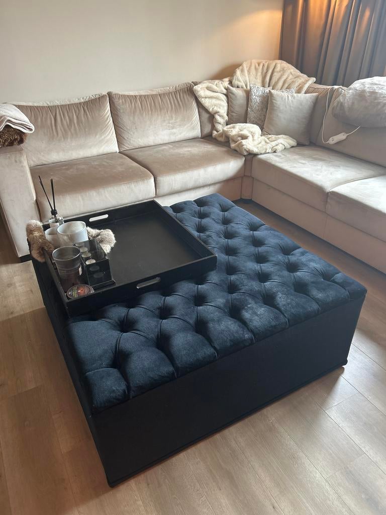 Zwarte velours salontafel met noppen en gratis dienblad, Huis en Inrichting, Tafels | Salontafels, Overige materialen, Gebruikt