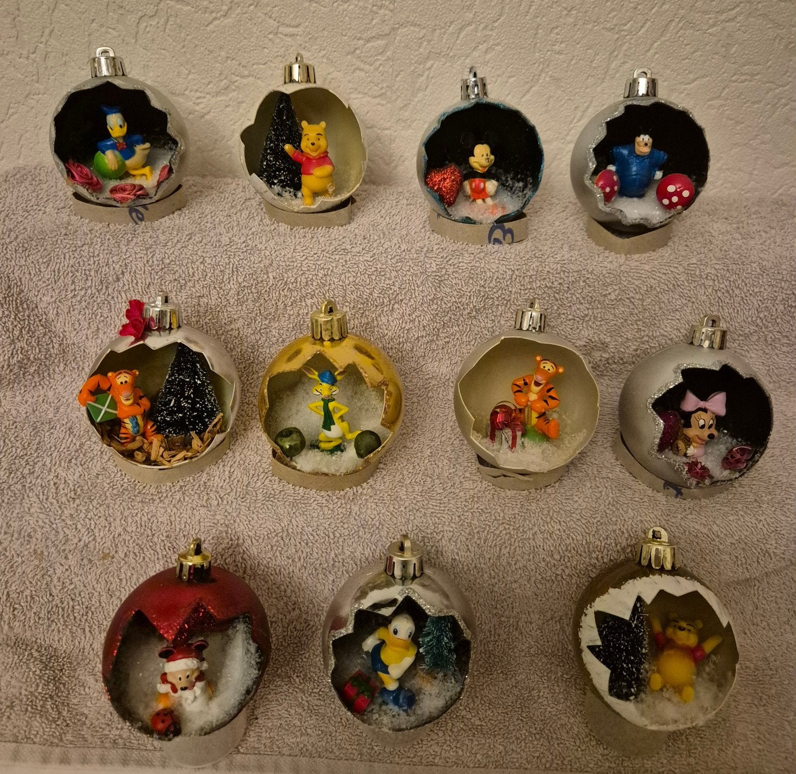 11x kerstballen met o.a . Minnie.mickey.donald.winnie.tijger, Ophalen of Verzenden, Nieuw