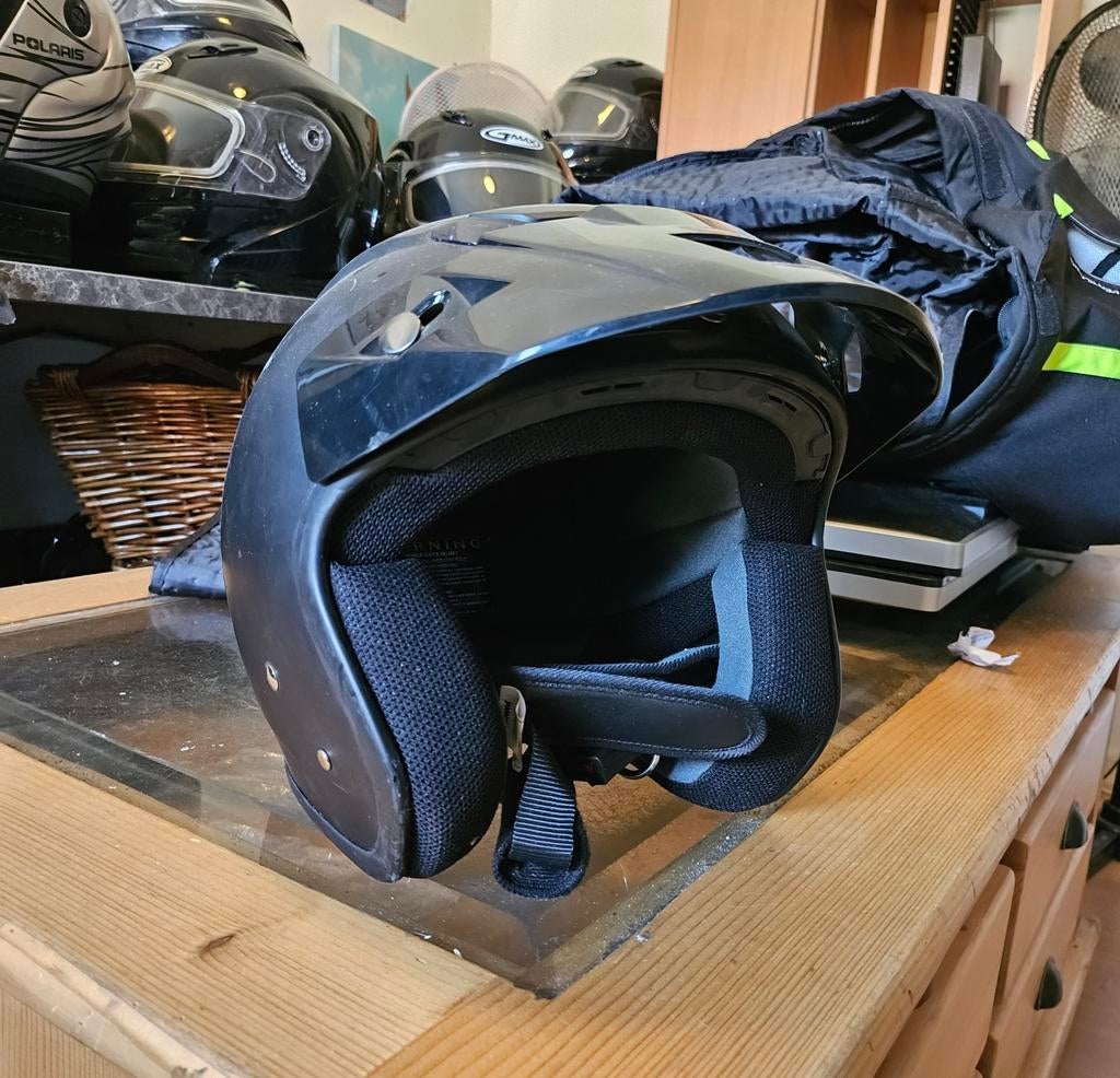 24 nieuwe helmen . Maat m, Ophalen, Nieuw