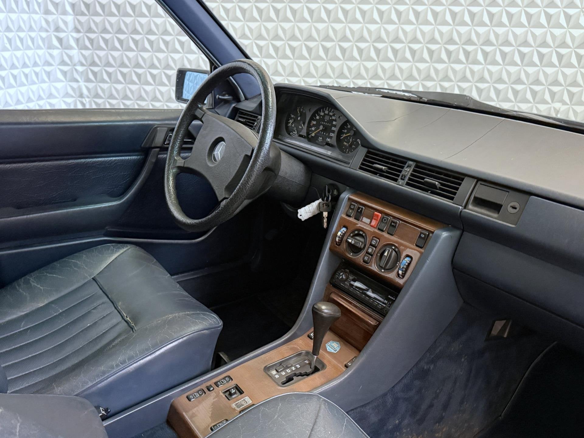 Mercedes-Benz 200-500 (W124) 300 E Automaat Schuifdak Airco, Auto's, Automaat, Achterwielaandrijving, Gebruikt, 1338 kg