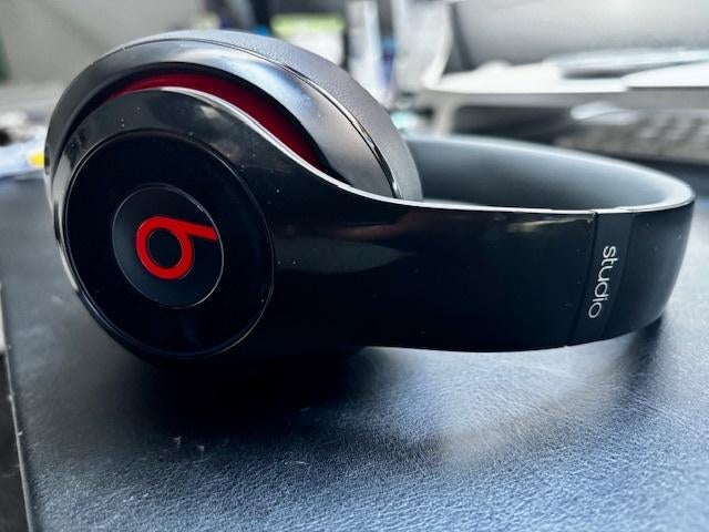 Beats by Dre - Model Studio (kleur rood/zwart), Ophalen of Verzenden, Gebruikt, Over oor (circumaural), Beats