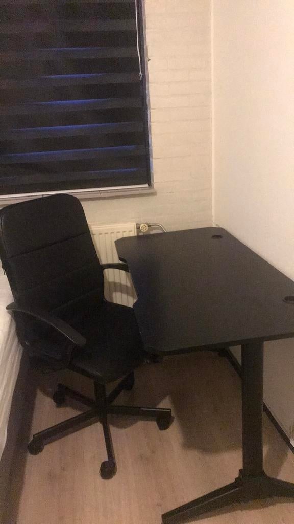 Gaming stoel en bureau, Ophalen, Zwart, Zo goed als nieuw, Gaming bureaustoel