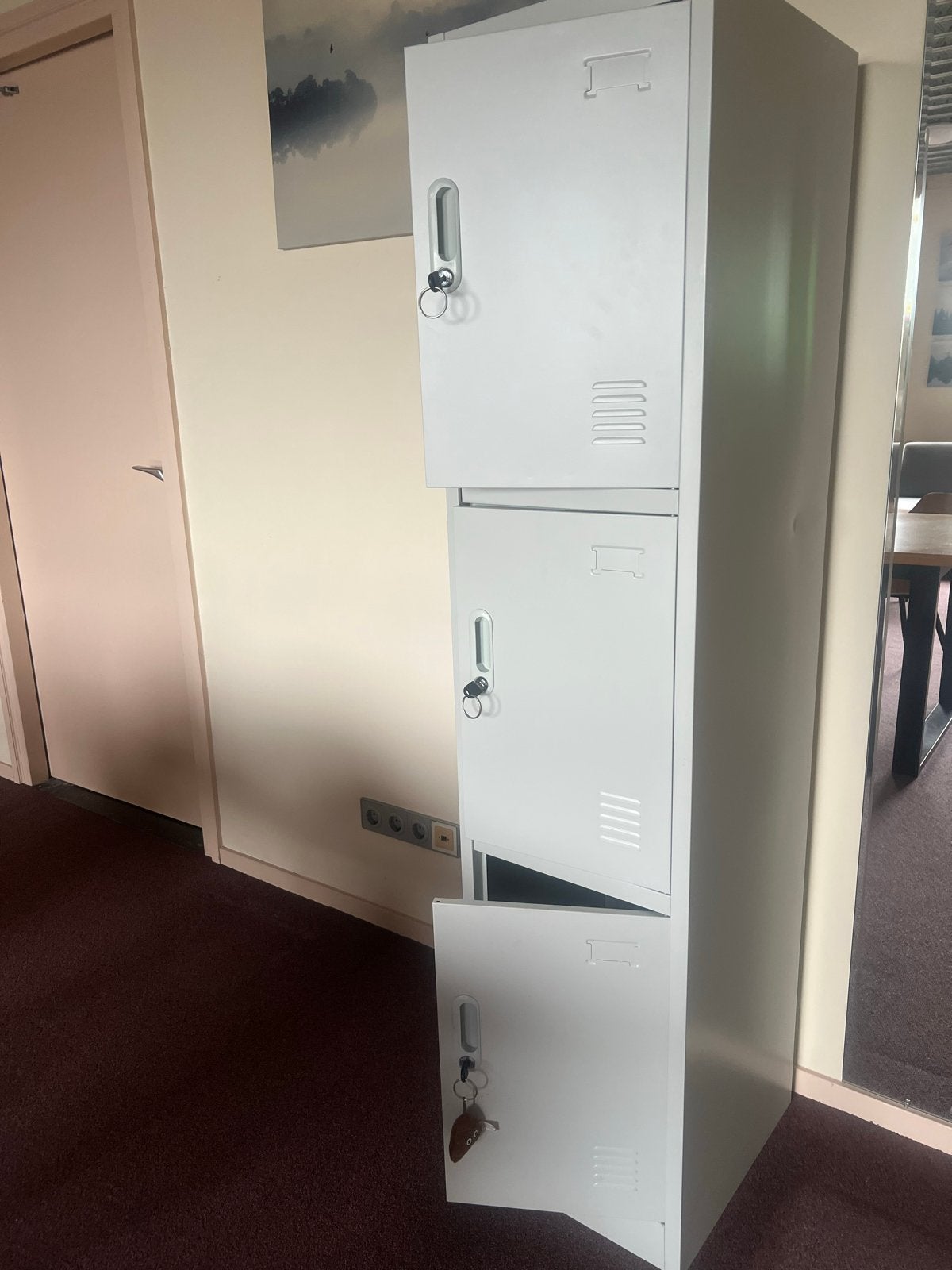 Kluisjeskast met 3 kluisjes, 170 cm hoog, lichtgrijs, Ophalen, Zo goed als nieuw