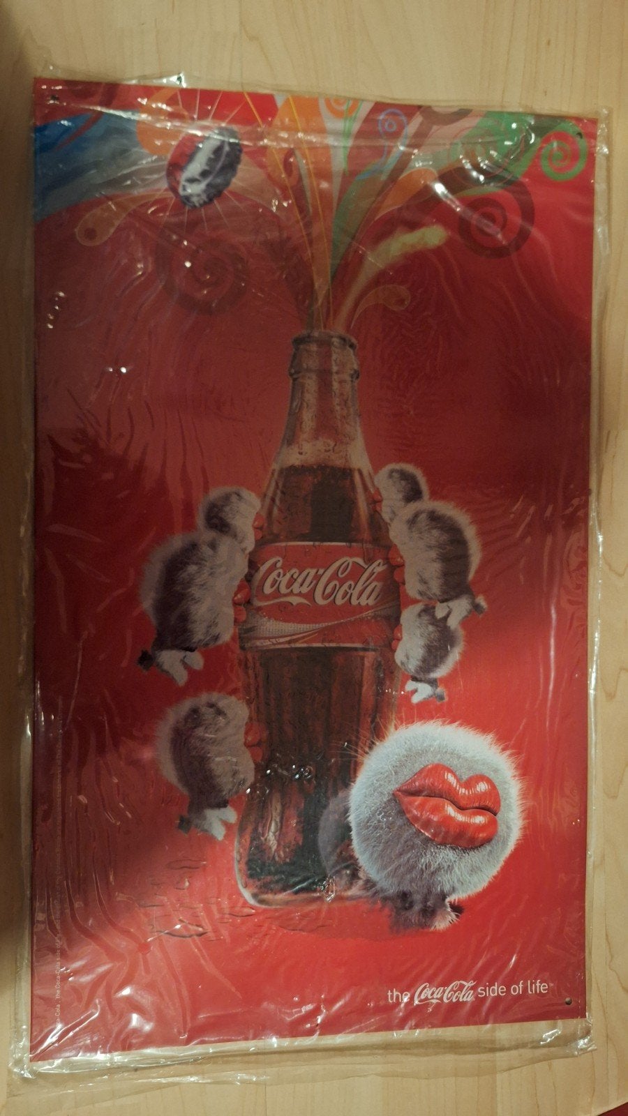 Coca-Cola ijzeren reclamebord met originele verpakking, Verzamelen, Ophalen, Nieuw, Reclamebord