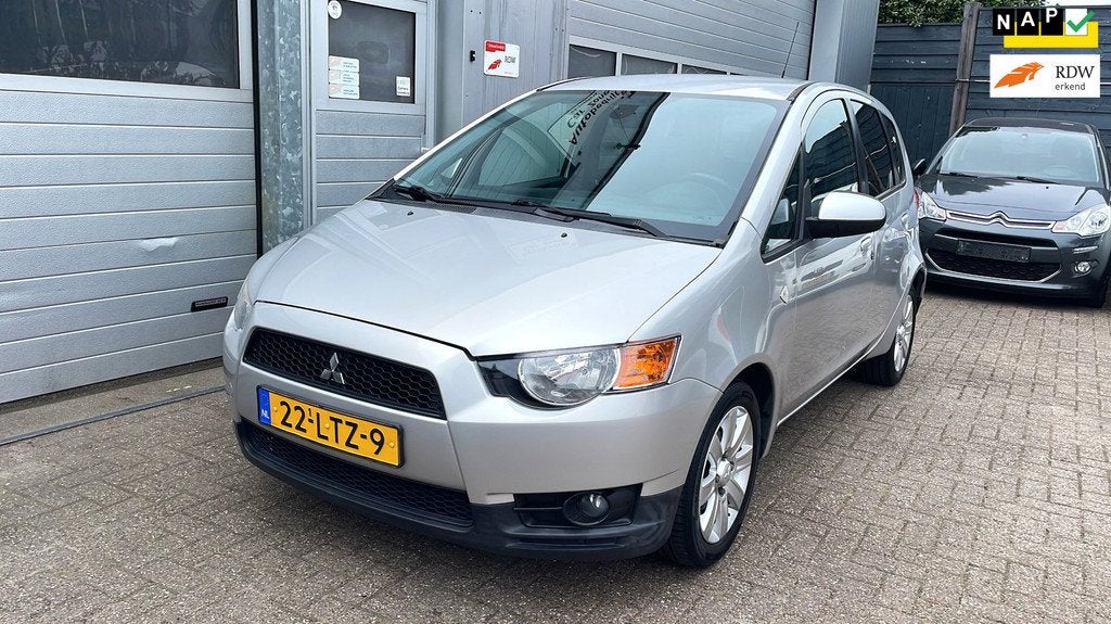 Mitsubishi Colt 1.3 Edition Two-Airco-Cruise-Velgen-New APK, Auto's, Mitsubishi, Voorwielaandrijving, Stof, Gebruikt, 31 €/maand