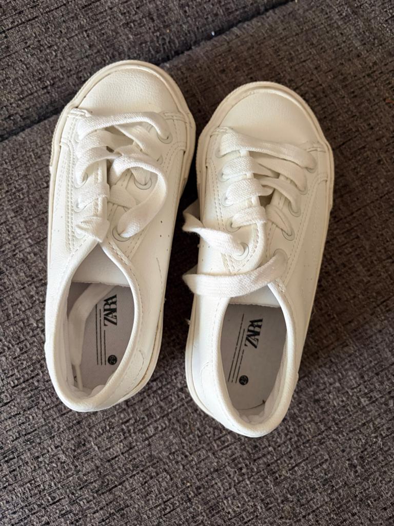 Witte Zara sneakers maat 29 voor jongens of meisjes, Ophalen of Verzenden, Gebruikt, Jongen of Meisje, Schoenen