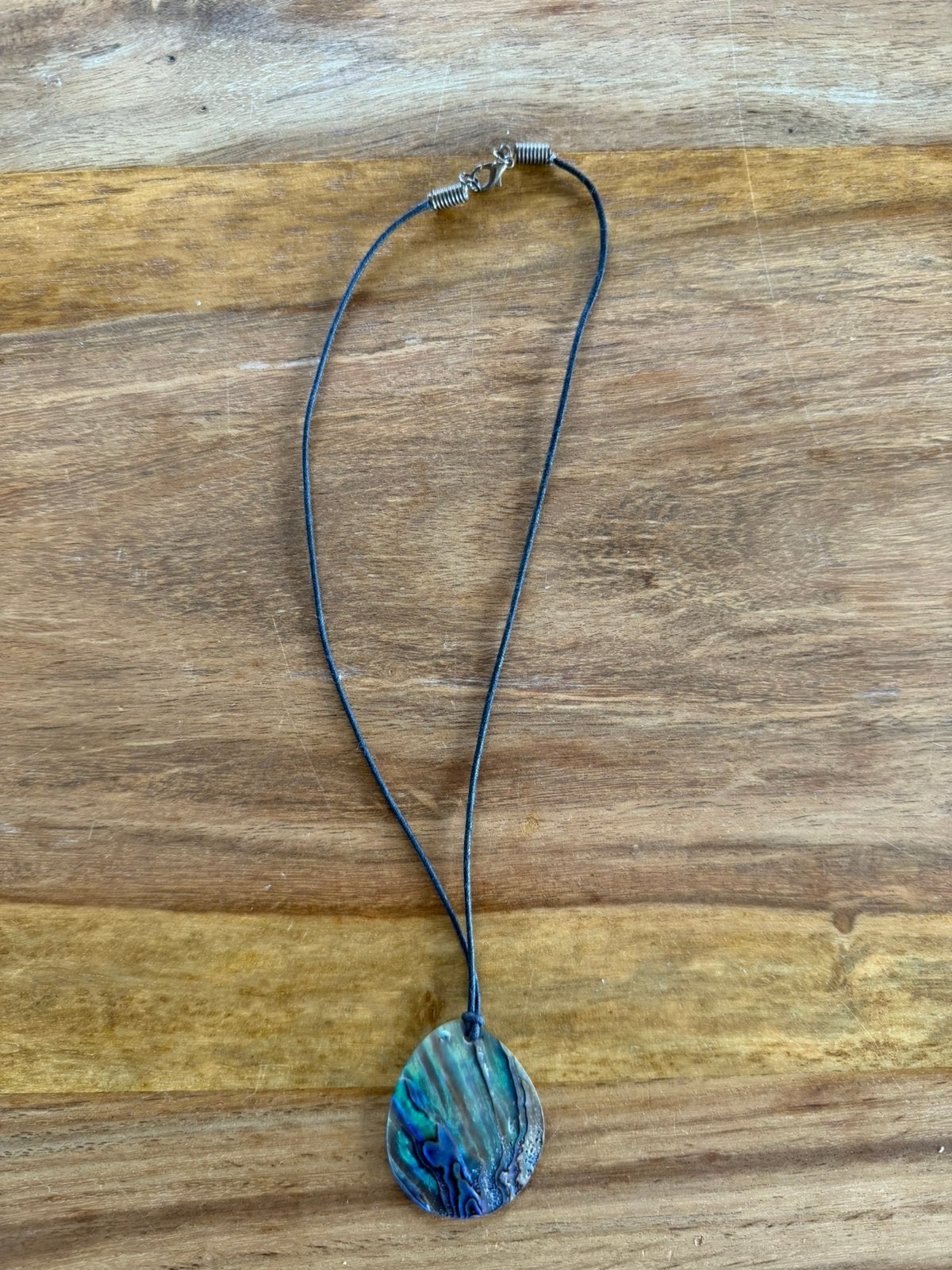 Ketting van Abalone schelp, Ophalen of Verzenden, Zo goed als nieuw, Overige kleuren, Steen of Mineraal