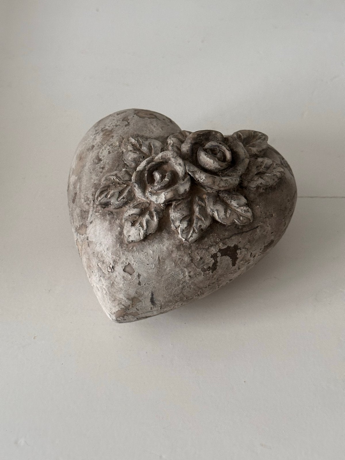 Decoratief grijs hart met roosjes, Vintage, Gebruikt, Ophalen of Verzenden, Grijs