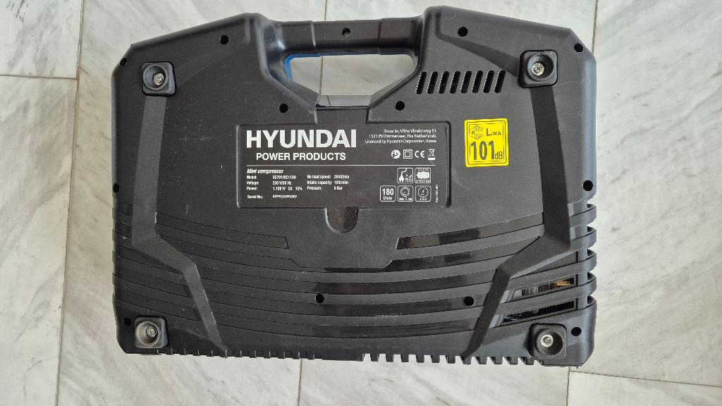 Hyundai mini compresser te koop, Doe-het-zelf en Verbouw, Compressors, Ophalen, 6 tot 10 bar, Zo goed als nieuw, Minder dan 200 liter/min