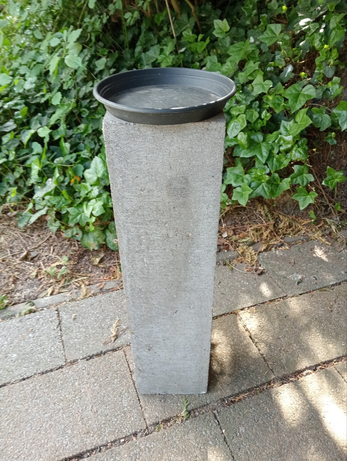 Vogelbad op betonnen sokkel, Ophalen, Gebruikt