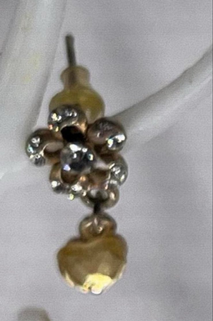 Goudkleurige Oorbellen met Strass en Hartjes Steen, Overige materialen, Nieuw, Ophalen of Verzenden, Knopjes of Stekers