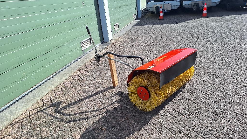 veegborstel voor tuintrekker 100 cm, Ophalen, Gebruikt, Industriepark 2a 9351PA Leek, H.O.Albert Ale Slotema