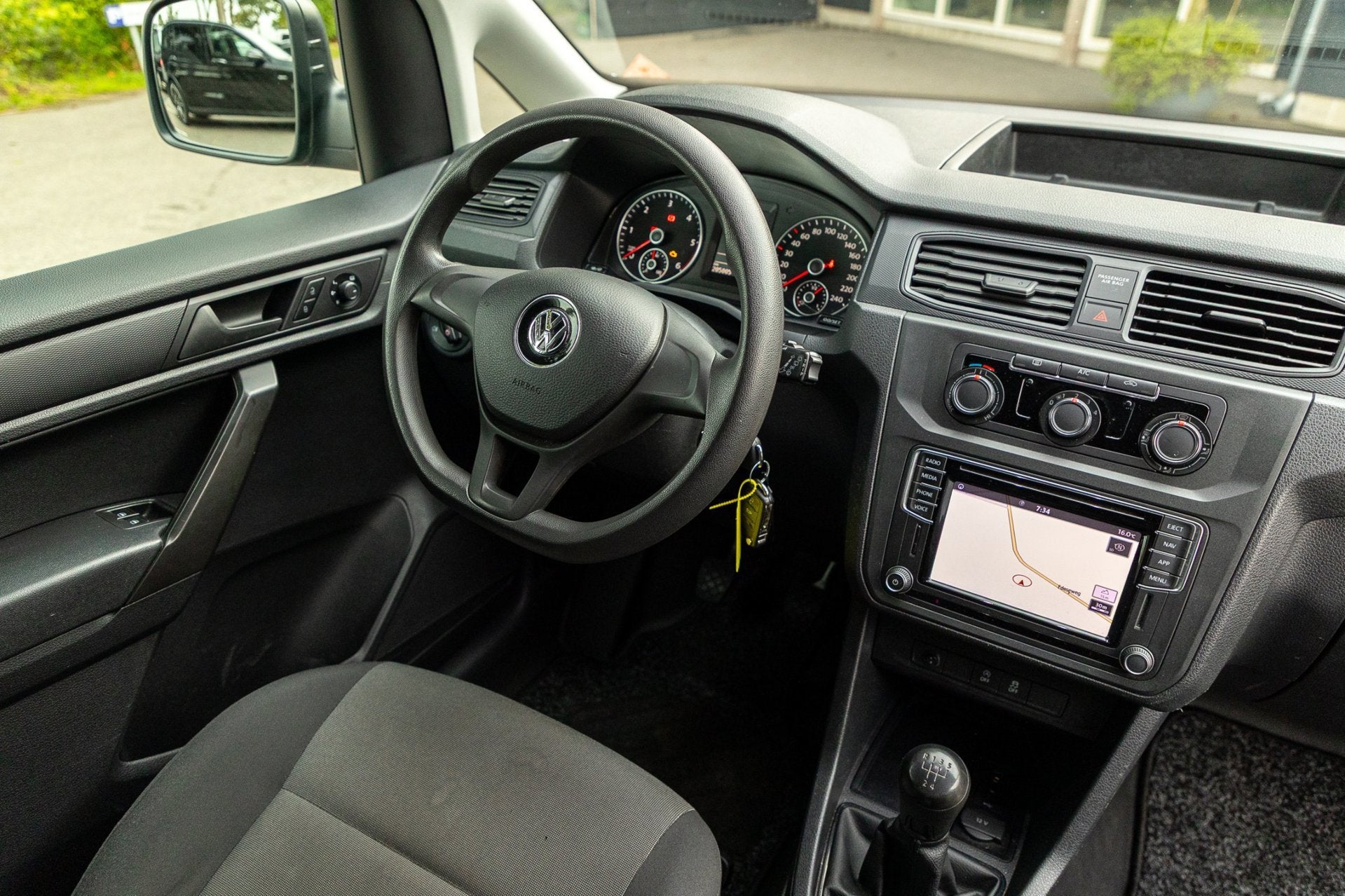Volkswagen Caddy 2.0 TDI L1H1 BMT Trendline Airco I Navigati, Dealer onderhouden, Stof, Gebruikt, 4 cilinders