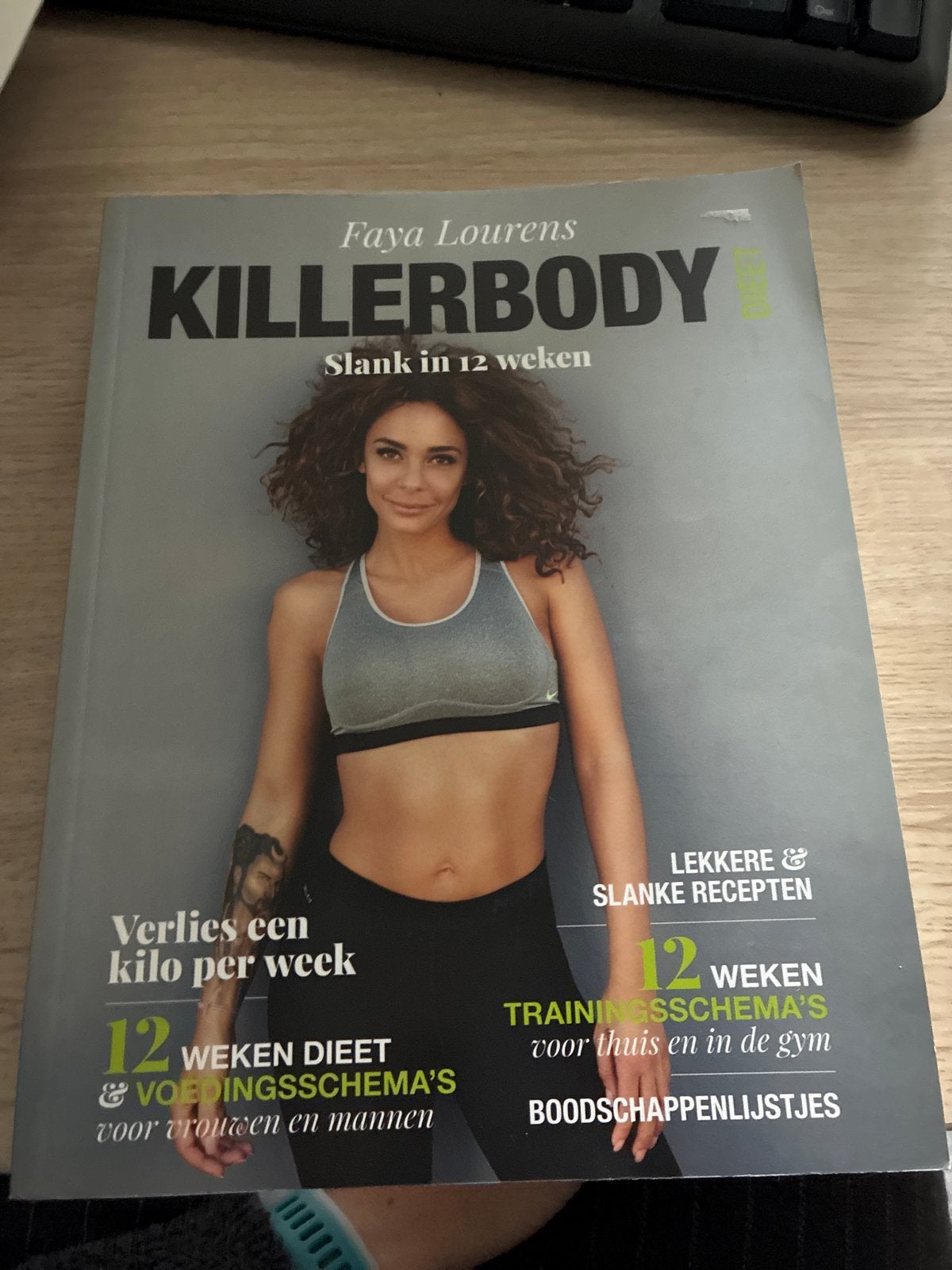 GRATIS Faya Lourens Killerbody: Slank in 12 weken, Ophalen of Verzenden, Zo goed als nieuw, Dieet en Voeding