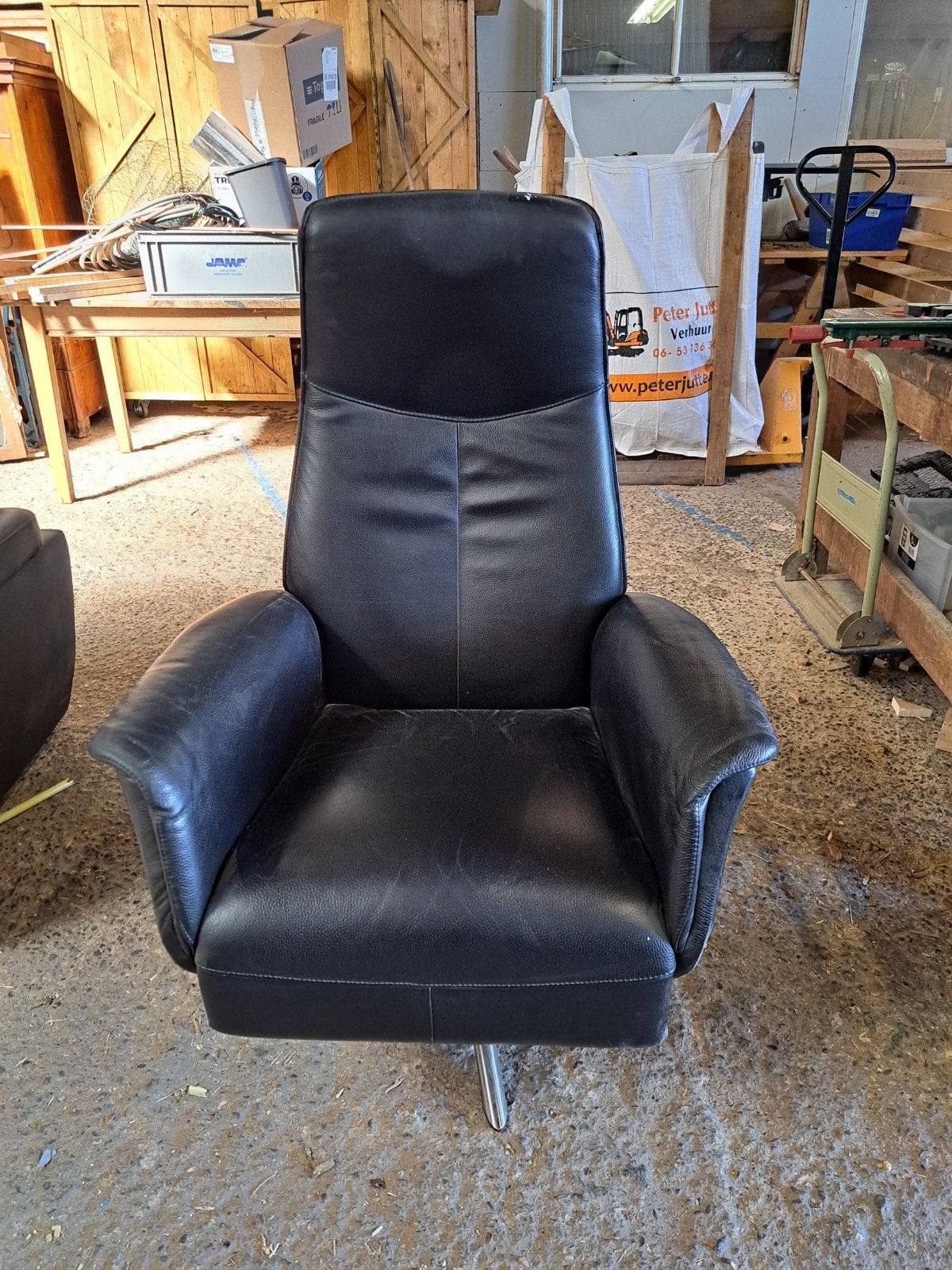 Zwarte leren fauteuil met draaivoet, Gebruikt, Zwart, Ophalen of Verzenden, Leer