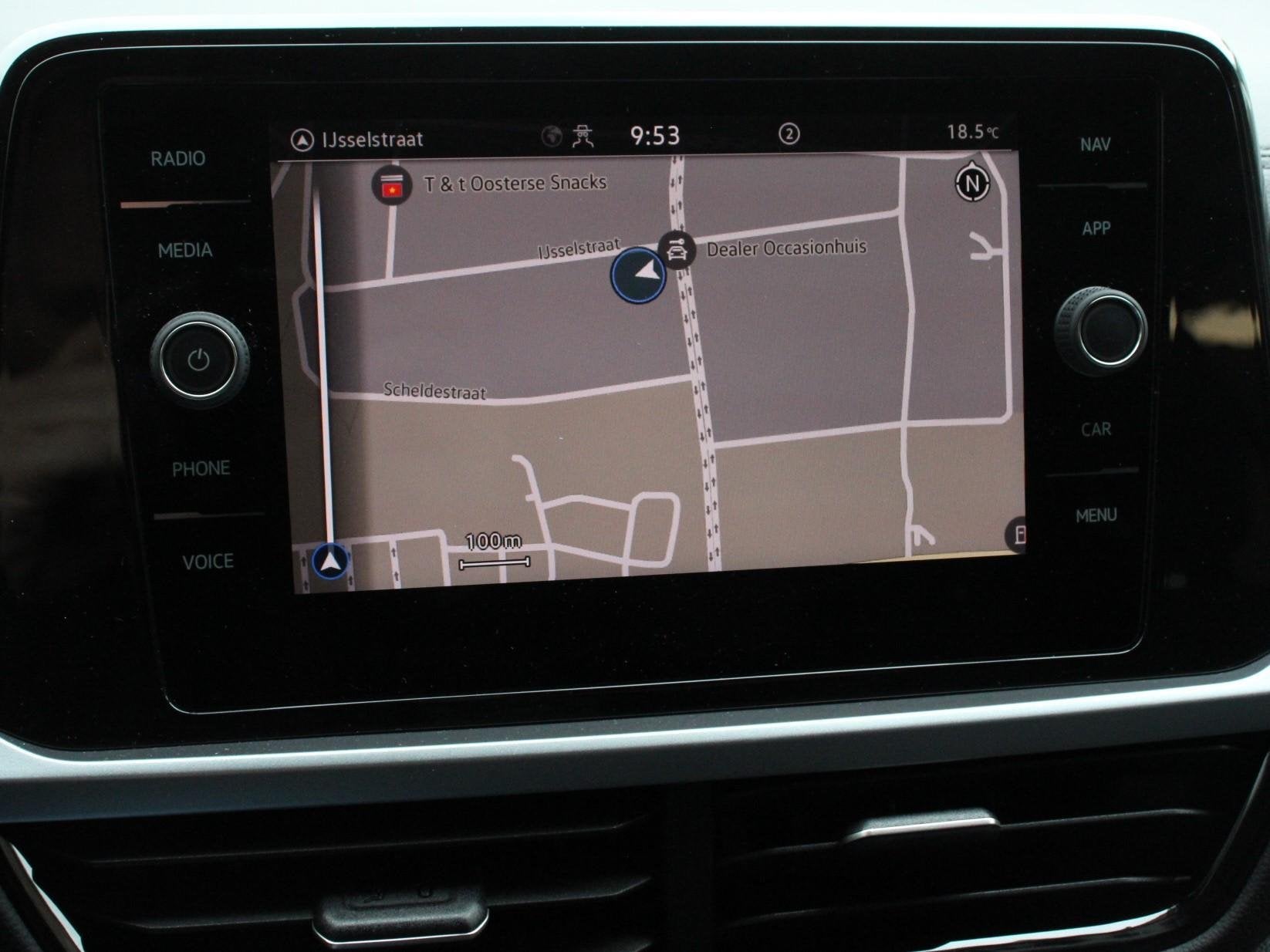 Volkswagen T-Roc 1.5 TSI 150pk DSG Life Navigatie Apple Carp, Stof, 4 cilinders, 150 pk, Bedrijf