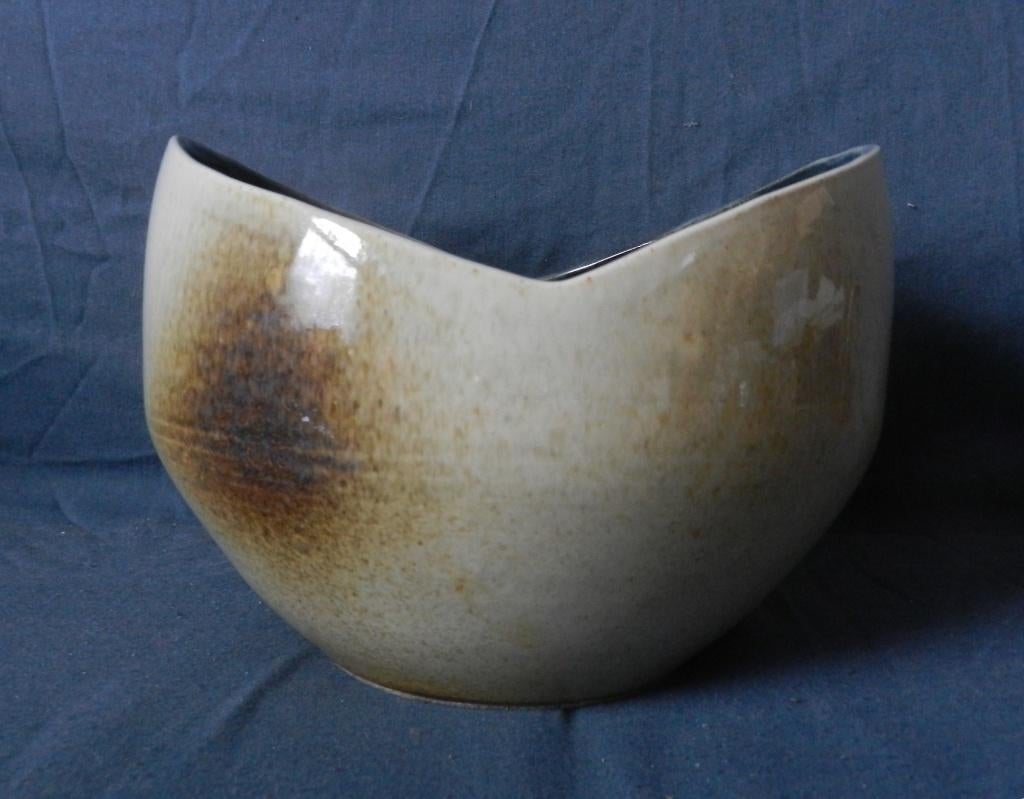 Beige en bruine kom / schaal H. Zaalberg hxb 14,1 x19,8 cm, Antiek en Kunst, Antiek | Keramiek en Aardewerk, Ophalen of Verzenden