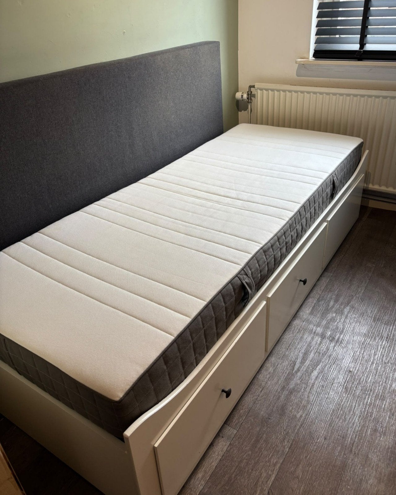 Hemnes IKEA bed zonder ombouw, Huis en Inrichting, Ophalen, Eenpersoons, Wit, Zo goed als nieuw