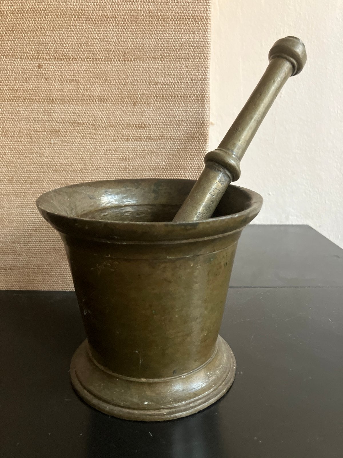 Antieke vijzel met stamper, brons, Ophalen, Brons