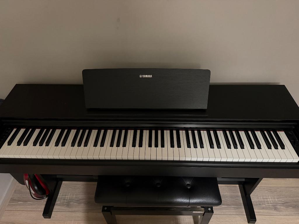 Yamaha digital piano YDP-143B, Ophalen, Zwart, Digitaal, Zo goed als nieuw
