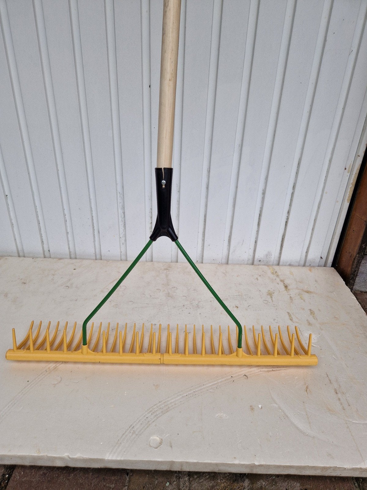 Gele hark met houten steel, Ophalen, Nieuw, Hark, Onbekend