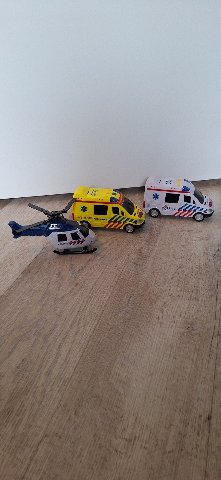 Speelgoed hulpdiensten: ambulance, politiebus, helikopter, Ophalen of Verzenden, Zo goed als nieuw