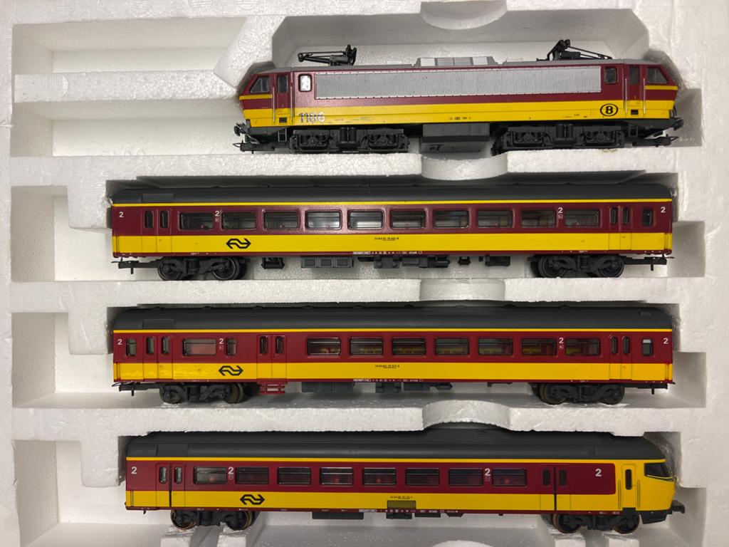 ** NIEUWSTAAT ** BENELUX ** Lima 149817 4-delige set + verl., Treinset, Gelijkstroom, Analoog, Ophalen of Verzenden