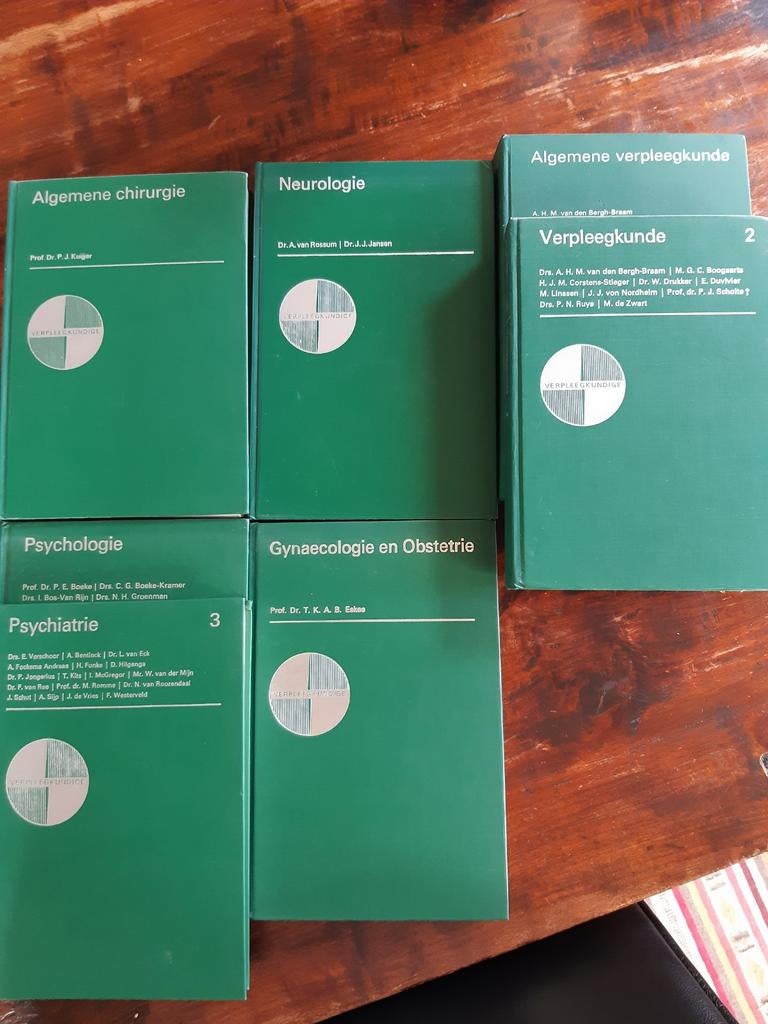 Oude studieboeken verpleegkunde (set), Boeken, Gelezen, In goede handen, Beta, HBO