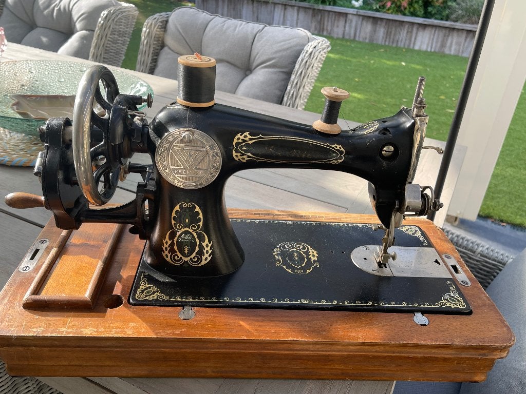Antieke Premier Naaimachine - Decoratief Stuk, Ophalen