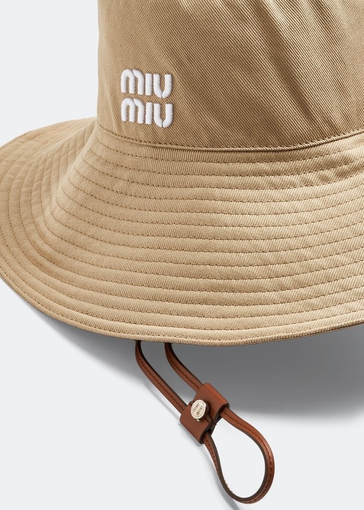 Miu Miu Bucket Hat in Camel, Zwart en Navy Blue, Kleding | Dames, Hoeden en Petten, Ophalen of Verzenden, Zo goed als nieuw, One size fits all
