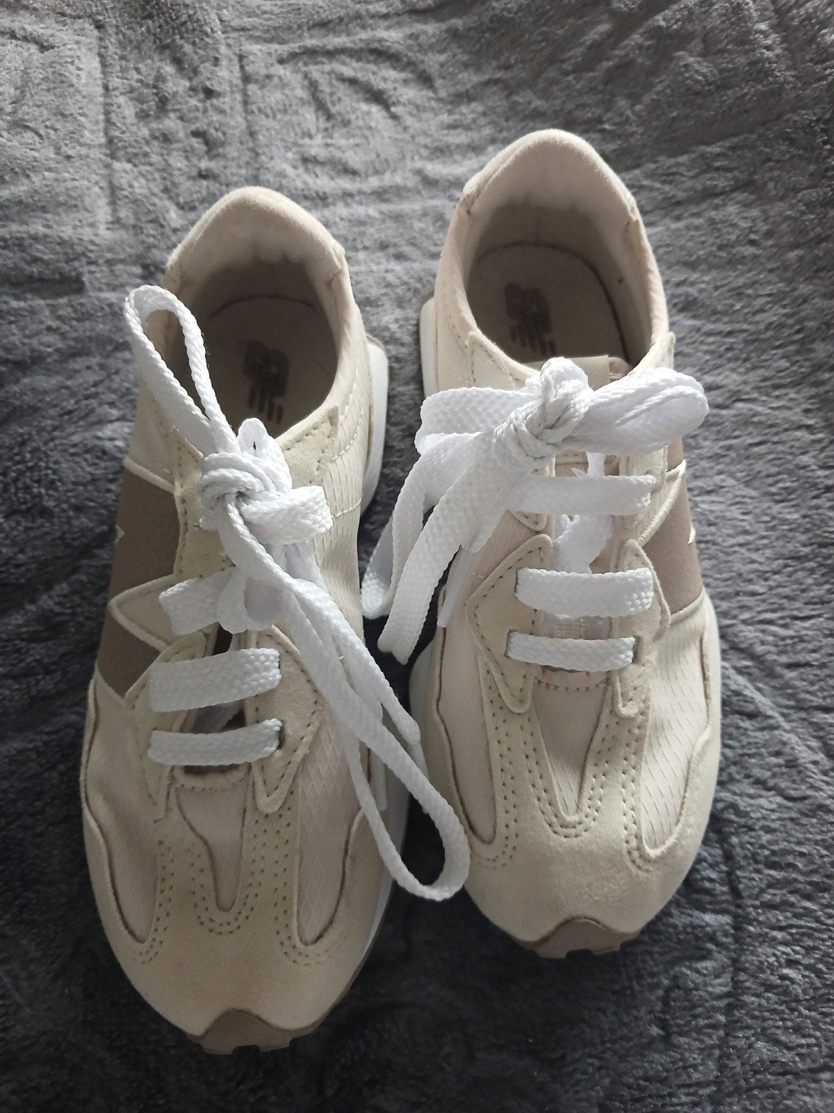 New Balance 327 sneakers - Crème/Beige, Ophalen, Zo goed als nieuw, Jongen of Meisje