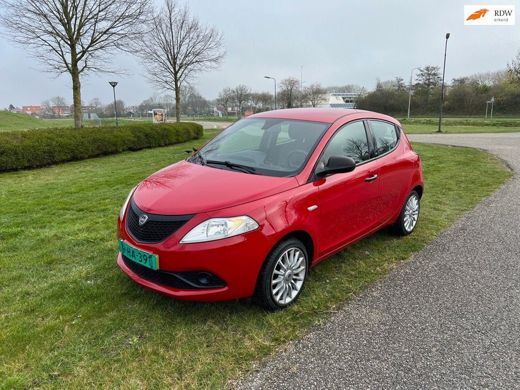 Lancia YPSILON de meest luxe fiat 1.2 Platinum, Voorwielaandrijving, Stof, Gebruikt, 4 cilinders