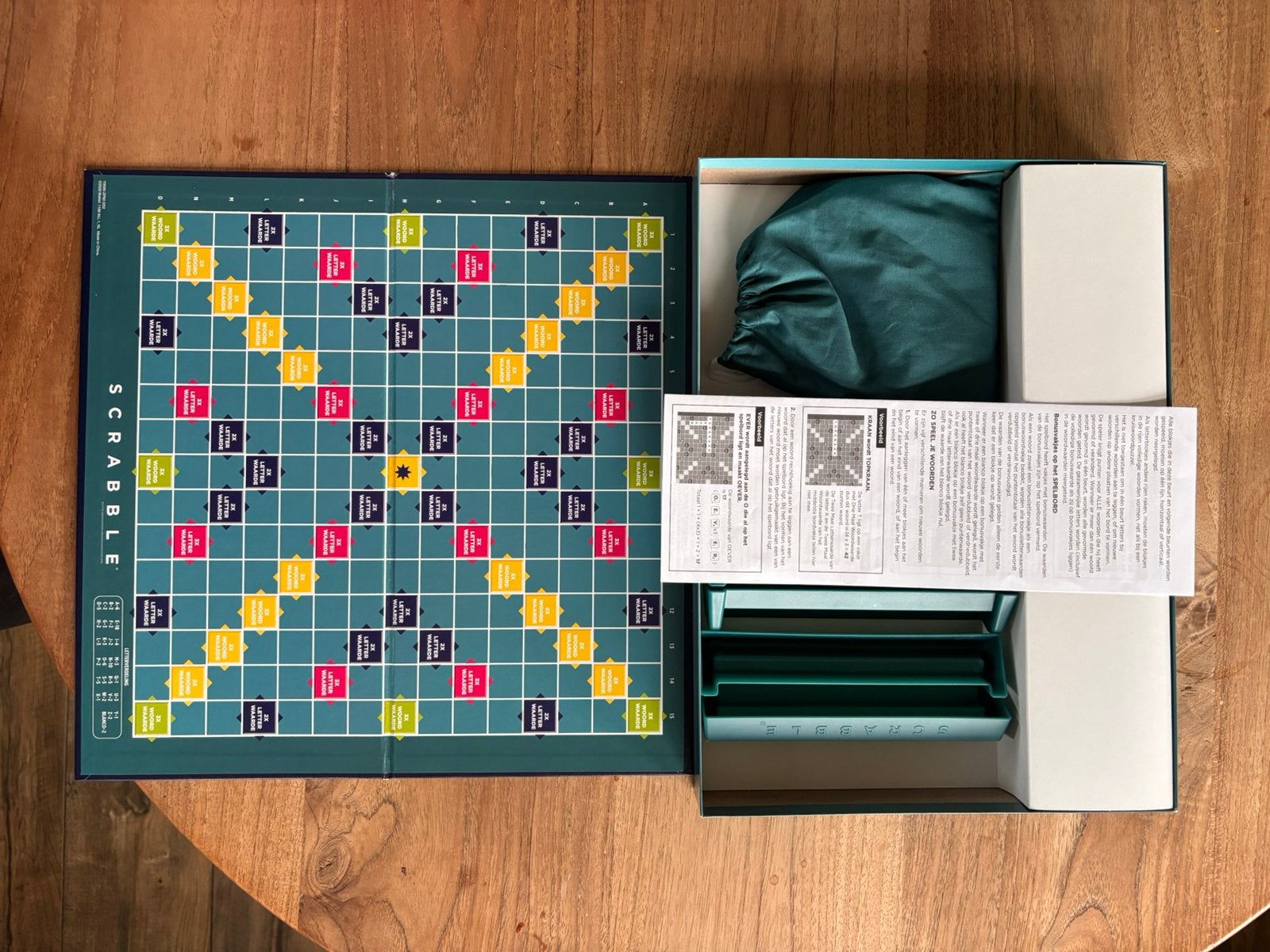 Scrabble zo goed als nieuw, Hobby en Vrije tijd, Gezelschapsspellen | Overige, Ophalen, Zo goed als nieuw
