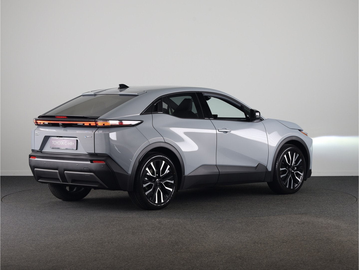 Toyota C-HR+ First Edition 77 kWh *EV-Deal* € 4.000,- voor, Auto's, Toyota, 12 maanden, Stof, 24 min, Origineel Nederlands