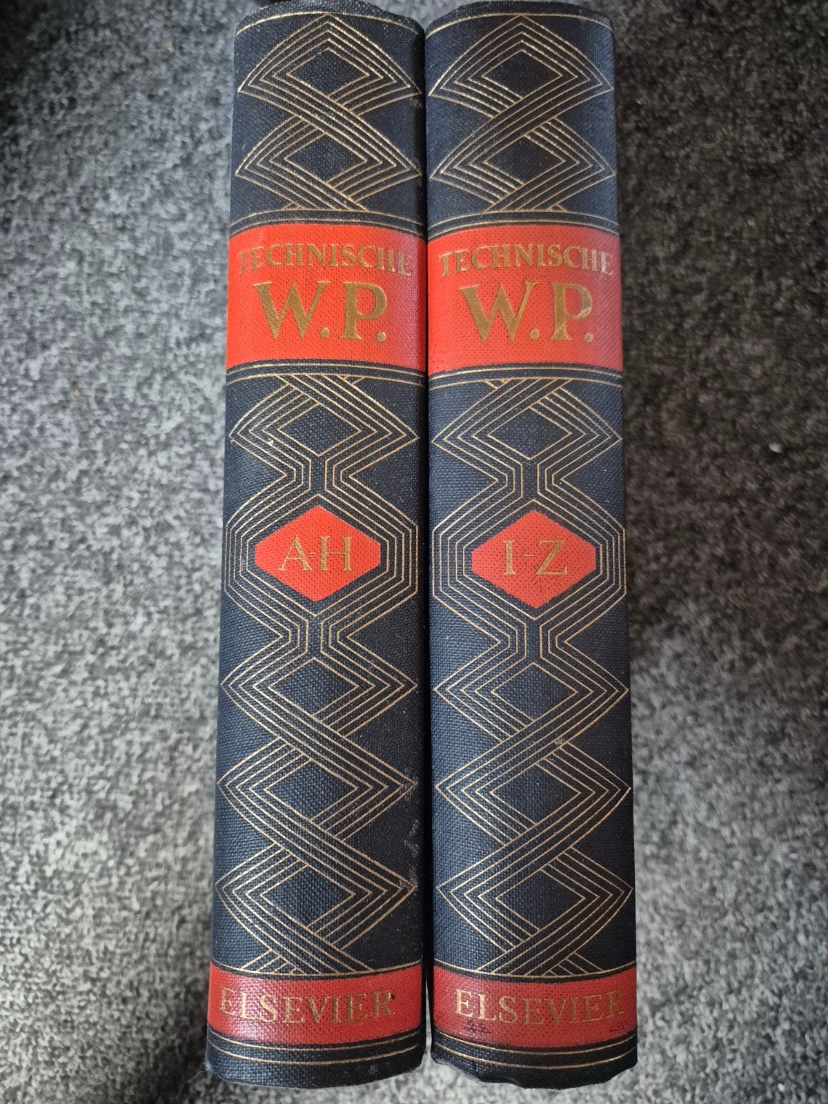 Technische W.P. Encyclopaedie - Elsevier (1952) - 2 delen, Gelezen, Complete serie, Ophalen of Verzenden, Hoofdredactie: Ir. Dr. A. Korevaar, Ir. A. Buijs)
