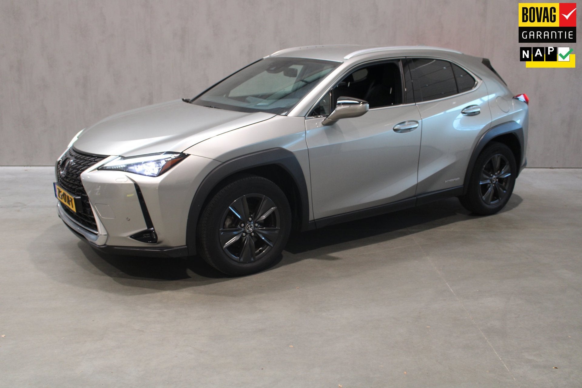 Lexus UX 250h First Edition Camera/Cruise/Prijs rijklaar inc, Auto's, 12 maanden, Gebruikt, 4 cilinders, Origineel Nederlands
