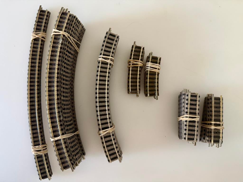 Fleischmann Piccolo N-spoor rails met bedding (bochten en re, Hobby en Vrije tijd, Modeltreinen | N-Spoor, Gebruikt, Gelijkstroom